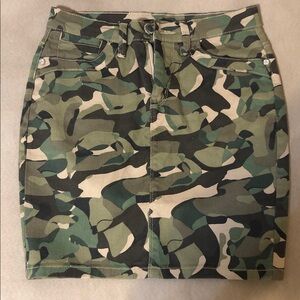 VENUS Green Camouflage Mini Skirt